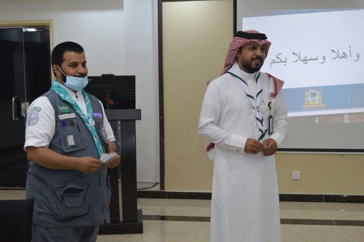 AsirScout's tweet photo. مدير تعليم رجال ألمع الدكتور أحمد بن خضران العمري يفتتح لقاء #مجلس_التطوير_الكشفي_بمنطقة_عسير
صباح اليوم الأربعاء بمركز التطوير المهني برجال ألمع ورحب بالقادة الكشفيين رؤساء ومشرفي النشاط الكشفي بإدارات التعليم بمنطقة عسير مثمنا حضورهم وتميزهم في فعاليات المجلس في الفترة السابقة. https://t.co/rWSswueyZK