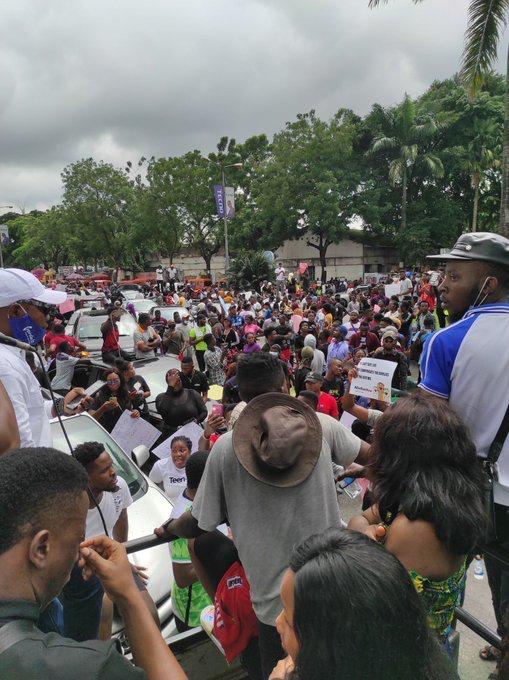 ema5131's tweet photo. Just a reminder that #EndSARS and #EndPoliceBrutalityinNigeraNOW was a peaceful Protest and we had to provide our security to help when the Government tries shutting us down.
#uyoprotest
#AkwaIbomTwitter https://t.co/Lg2LDIeJ12