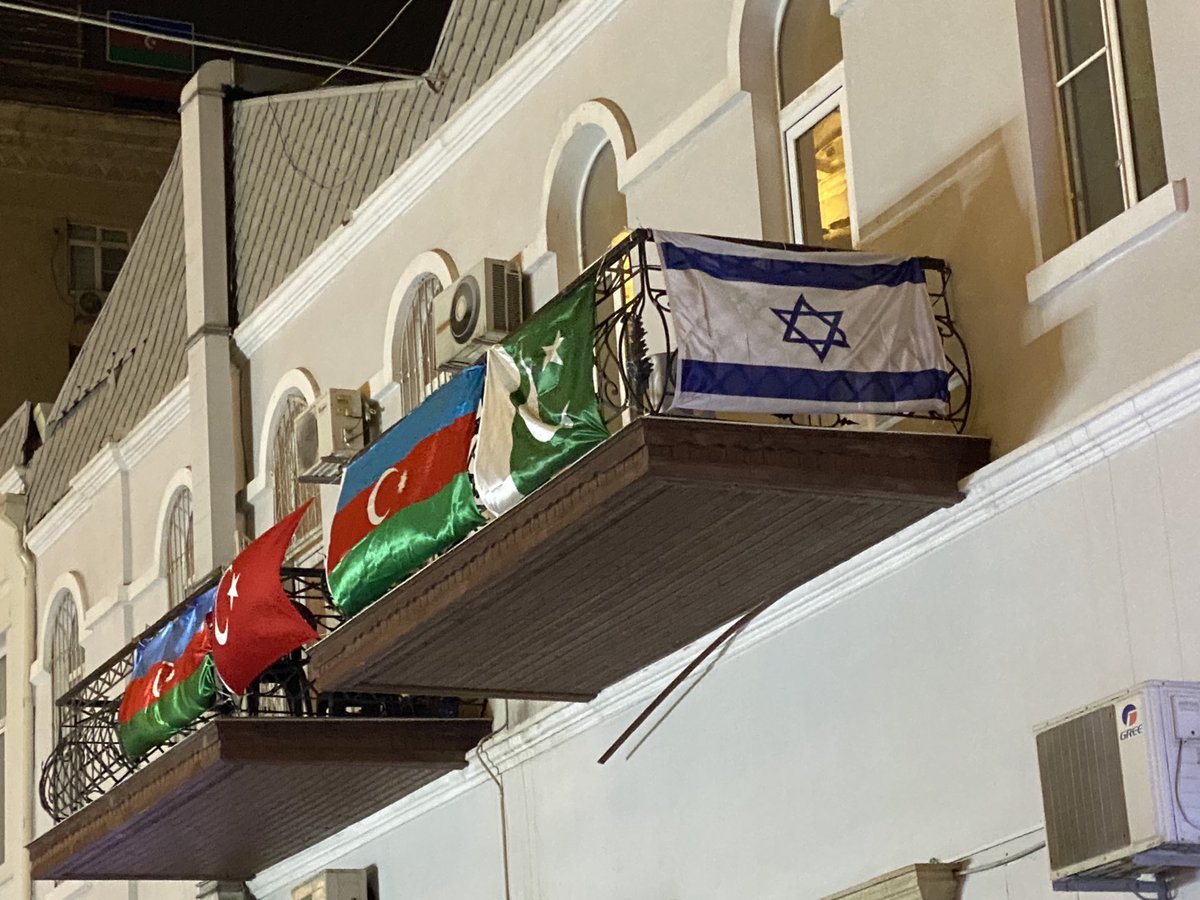 A thread of pictures of Azerbaijan in soldiarity with Palestine 