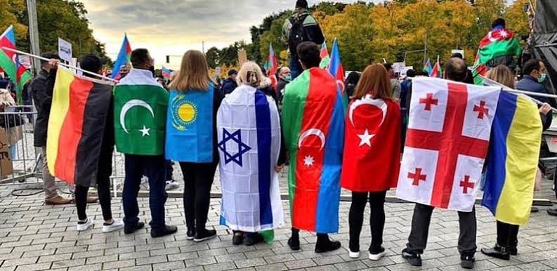 A thread of pictures of Azerbaijan in soldiarity with Palestine 