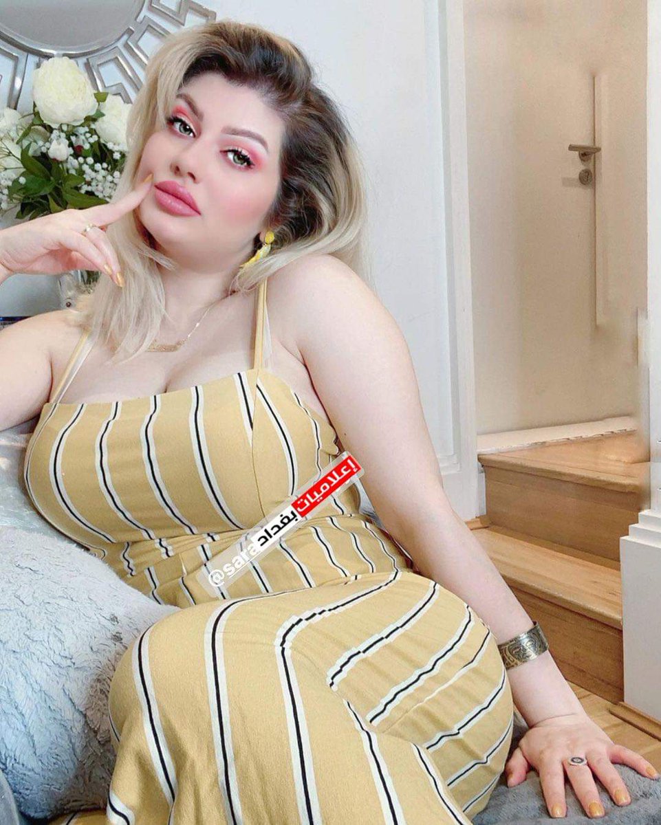 يلومونك، 
وما يدرون 
عطر ثوب التحبه بعيد 
وقهر گلبك يشب ، لو گالوا شلونك ؟
تسكت ...
والسكوت يفز، 
زراگ بشفة المسموم  
وتنگط حچي عيونك 

ويلومونك ..