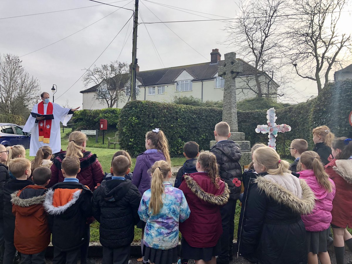 HormeadSchool's tweet photo. We respectfully come together on the 11th November 2020 in our bubbles to remember those who have died and have fought in wars. https://t.co/eRbPCLs1Ym