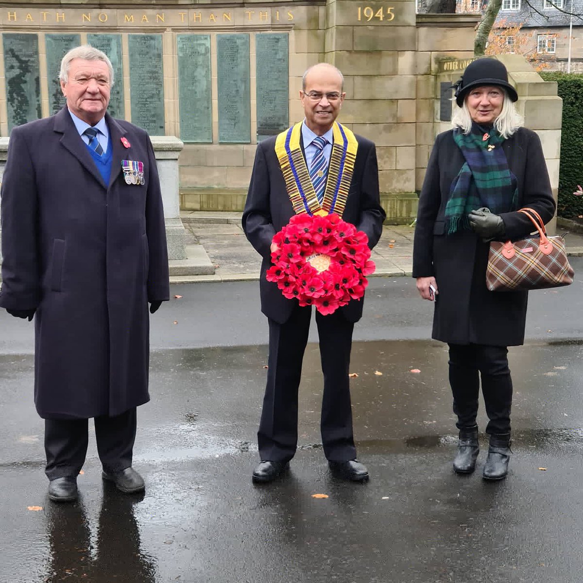 President Swapan Mukherjee laying a wreath at Kirkcaldy War Memorial