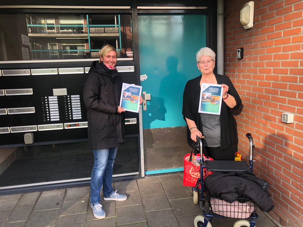 buddybold's tweet image. Margreet aan het flyeren in Heerhugowaard. Steeds meer ouderen maken kennis met BuddyBold. Een uniek platform om ouderen en jongeren bijeen te brengen voor sociale interactie.  #heerhugowaard #ouderen #senioren #jongeren #buddybold #aandacht #eenzaamheid @GemHHW