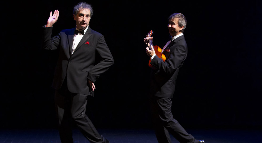 LE remède tendresse et humour du moment, c’est le replay du spectacle « J’ai des doutes » sur @france5tv : <a href="/morelexplo/">morelexplo</a> (avec le compositeur Antoine Sahler) y interprète les textes de Raymond Devos avec délicatesse, jubilation et entrain ! Foncez, vous dis-je !