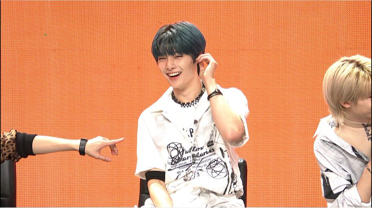 ShopeeID's tweet photo. Yuhuu STAY~ Gimana keseruan ngobrol bareng member STRAY KIDS? https://t.co/M3nyepm137 #1111ShopeeStrayKids #StayWithShopee 🧡 https://t.co/jtoDAM5PDA
