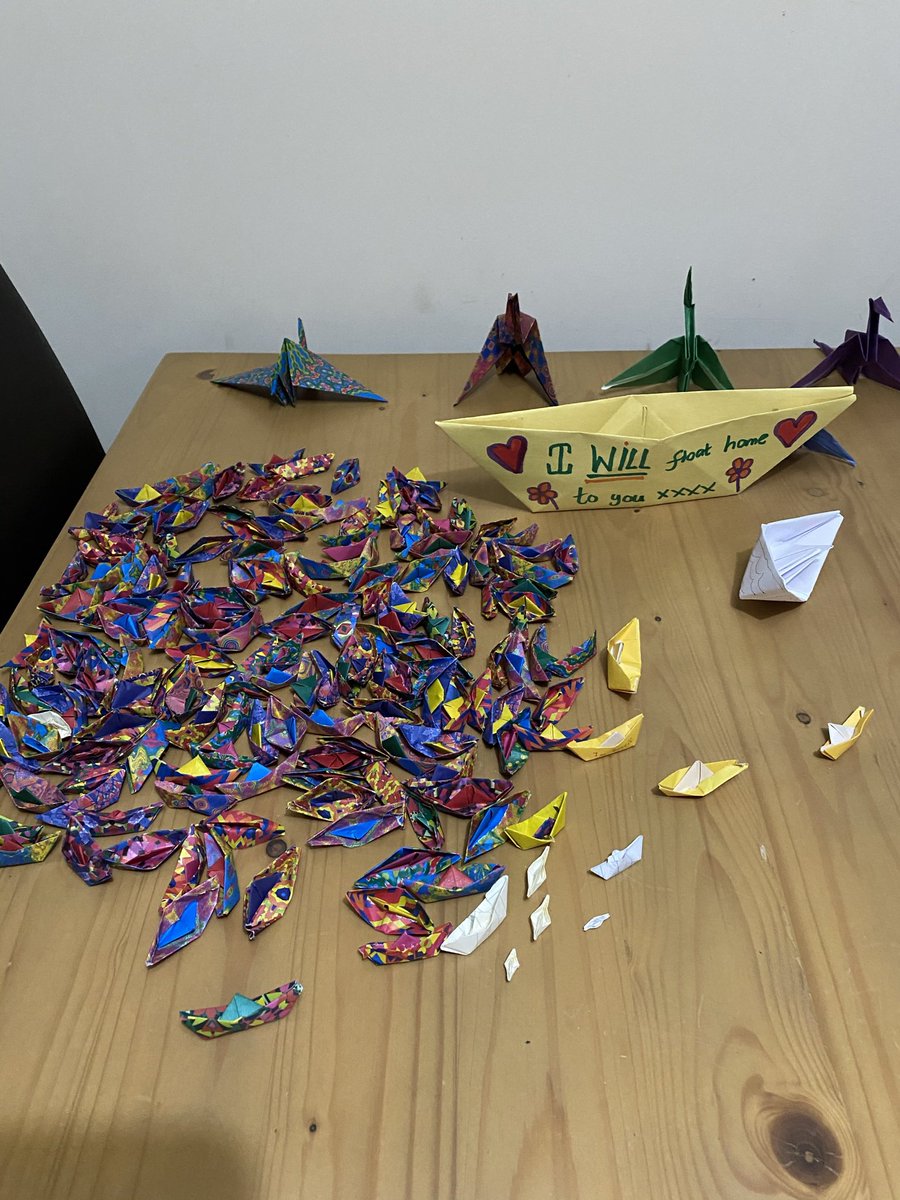 andrea_attree's tweet photo. Yes, that’s My #D 💛 She sang a little, gave instructions as she made an #Origami boat &amp; read some poetry; I can’t tell You how immensely proud I am of her &amp; #Beth for being so courageous #secludedfromlife #selftherapy #proudmummy #DsMum #ParentWarrior https://t.co/QECjJdqrcU