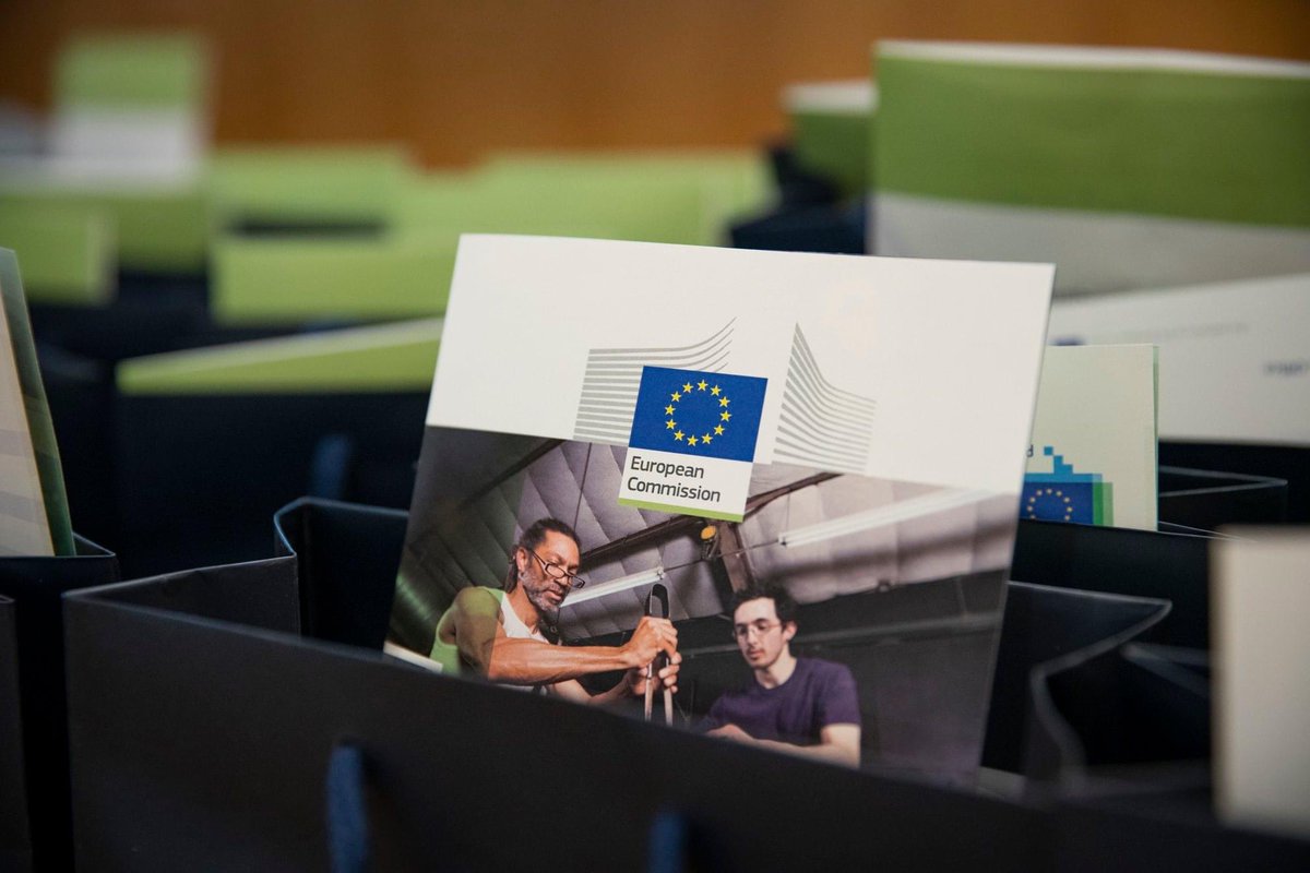 IACCNewYork's tweet photo. Through the @EU_EYEglobal 
program, the IACC helps to match young, aspiring entrepreneurs from the EU with U.S.-based entrepreneurs for 3- to 6-month internship and mentoring programs. To learn more about the benefits of the EYE program visit our website https://t.co/0oV141Iosr https://t.co/ygd4zzzJcb