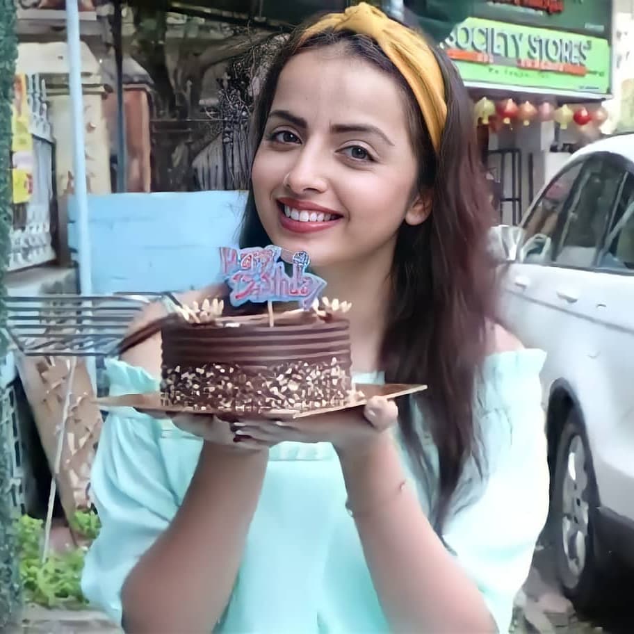 Wishing you a very Happy Birthday meri pyari cutee pie 
May all your dreams come true
I hope your special day will bring you lots of happiness, love and fun

#HappyDecadeWalaBdayShrenu