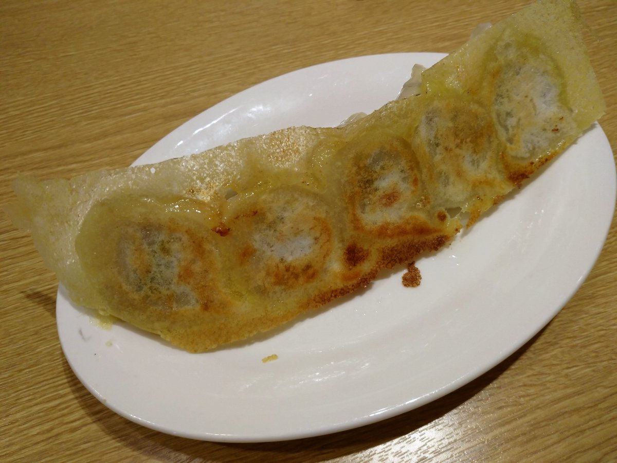 Zebra828's tweet photo. 餃子うまし。横浜駅周辺で餃子食べるなら、間違いなく一味玲々♪そして、是非タンタン麺と麻婆春雨を食べてほしい。 #餃子 #dumpings #横浜餃子 #一味玲々 https://t.co/lE4fkleBns