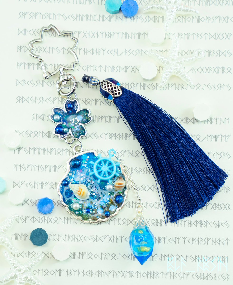 ELF_Resin's tweet photo. #RO04
ธีมทะเล ราคา 420.-
ทะเลเรืองแสงสีฟ้ากับชายหาดขนาดเล็ก ตกแต่งด้วยหอยและไข่มุกเล็กน้อย เพิ่มความเป็นทะเลด้วยพังงาสีฟ้า ที่มีโซ่ห้อยลงมาเป็นผลึกผิวทะเลสีฟ้าอ่อน ประดับด้วยหอยสีทองและคลื่นทะเลสีขาวค่ะ
พิมพ์ จ / จอง / j
#resin #เรซิ่น #uvresin #ELFResin #handmade #DIY https://t.co/veRYZmFvRS