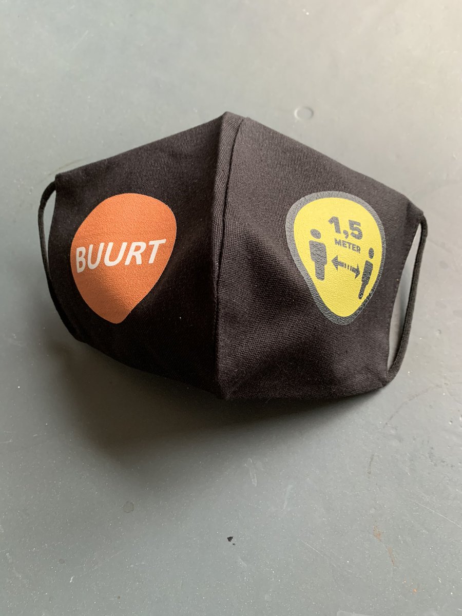 Oranjebuurt's tweet photo. Woon je in de Oranjebuurt en wil je zo’n gaaf mondkapje? Je kunt er eentje aanvragen via oranjebuurtingroningen@gmail.com of het contactformulier van https://t.co/zNRgFLGbvf en geef je adres door en we zorgen dat een mondkapje in je brievenbus ligt. We delen 1 uit per adres. https://t.co/GpWppWgVSH