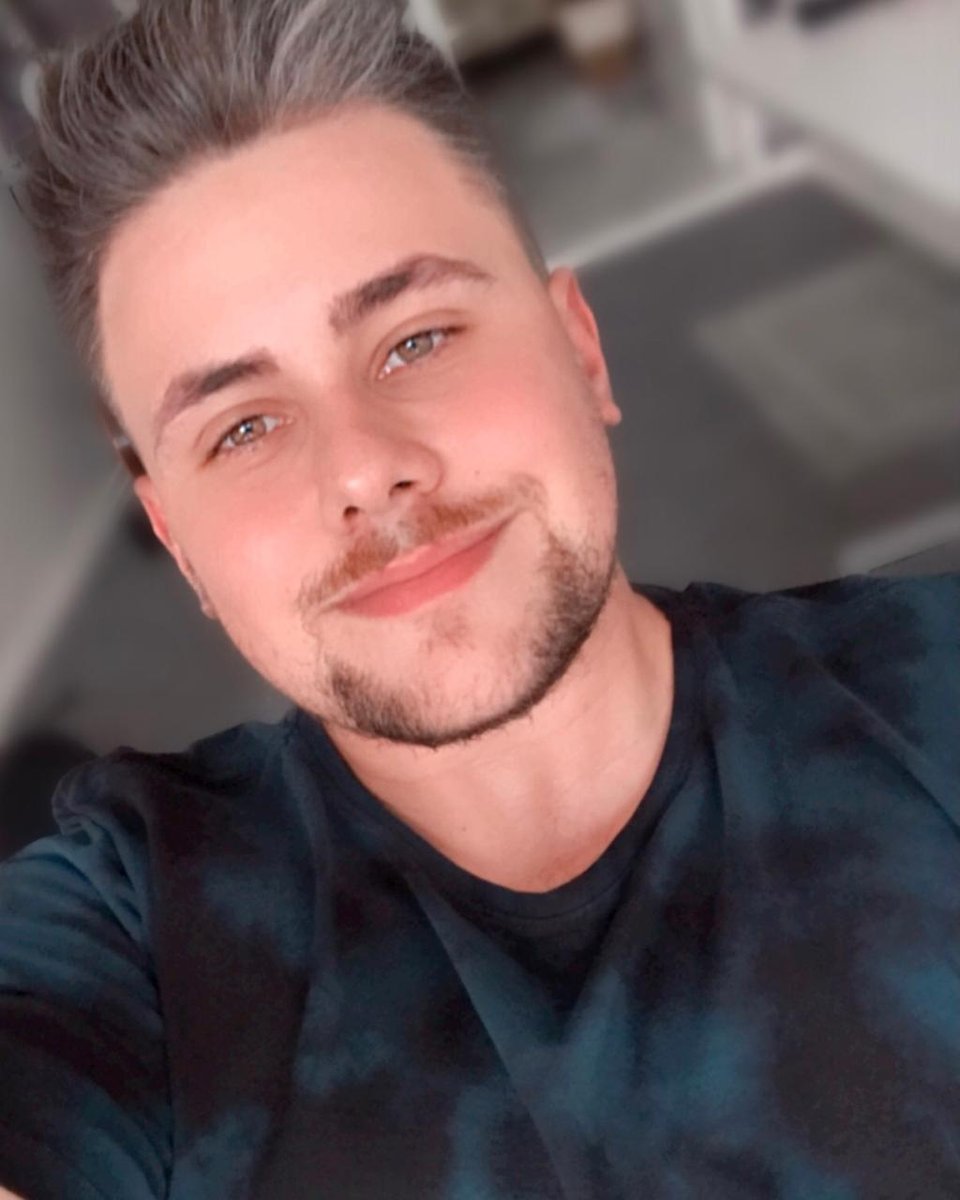 GabrielBorgesSC's tweet photo. aow meu povo, bom dia. Boa quarta! ✌🤳 https://t.co/xYtWQhreTi
