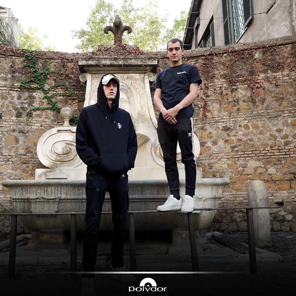 È fuori ora #CAPO il nuovo singolo del Wing Klan, il duo composto da Joe Sacchi e Tommy Toxxic, prodotto da Black Nike Ninja e che vede la partecipazione di Ketama 126