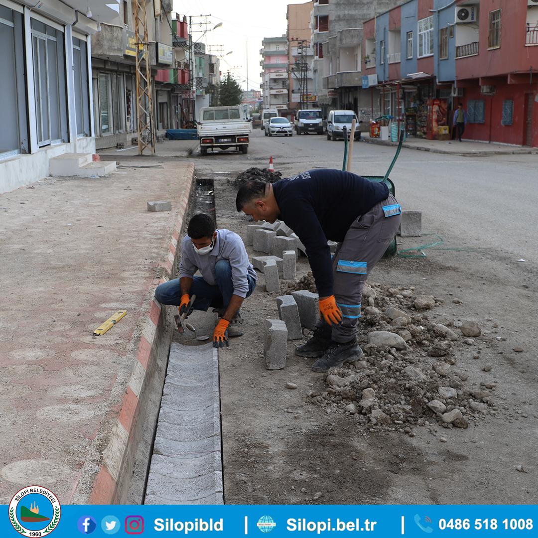 Fen İşleri Müdürlüğümüze Bağlı Ekiplerimiz, 5'inci cadde de su oluğu deşeme çalışmalarını sürdürüyor.