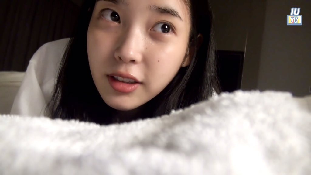 choobimii's tweet photo. Only veryyy few artists will dare to show their bare face in front of a camera and yet here’s our IU confidently showing us her natural beauty — because she has nothing to hide. 😌 You messed with the wrong fandom today, Dr. Vicky. 🔥

#UaenaReportBeloTikTokPost 
#ProtectIU https://t.co/YHtW1qDYyk