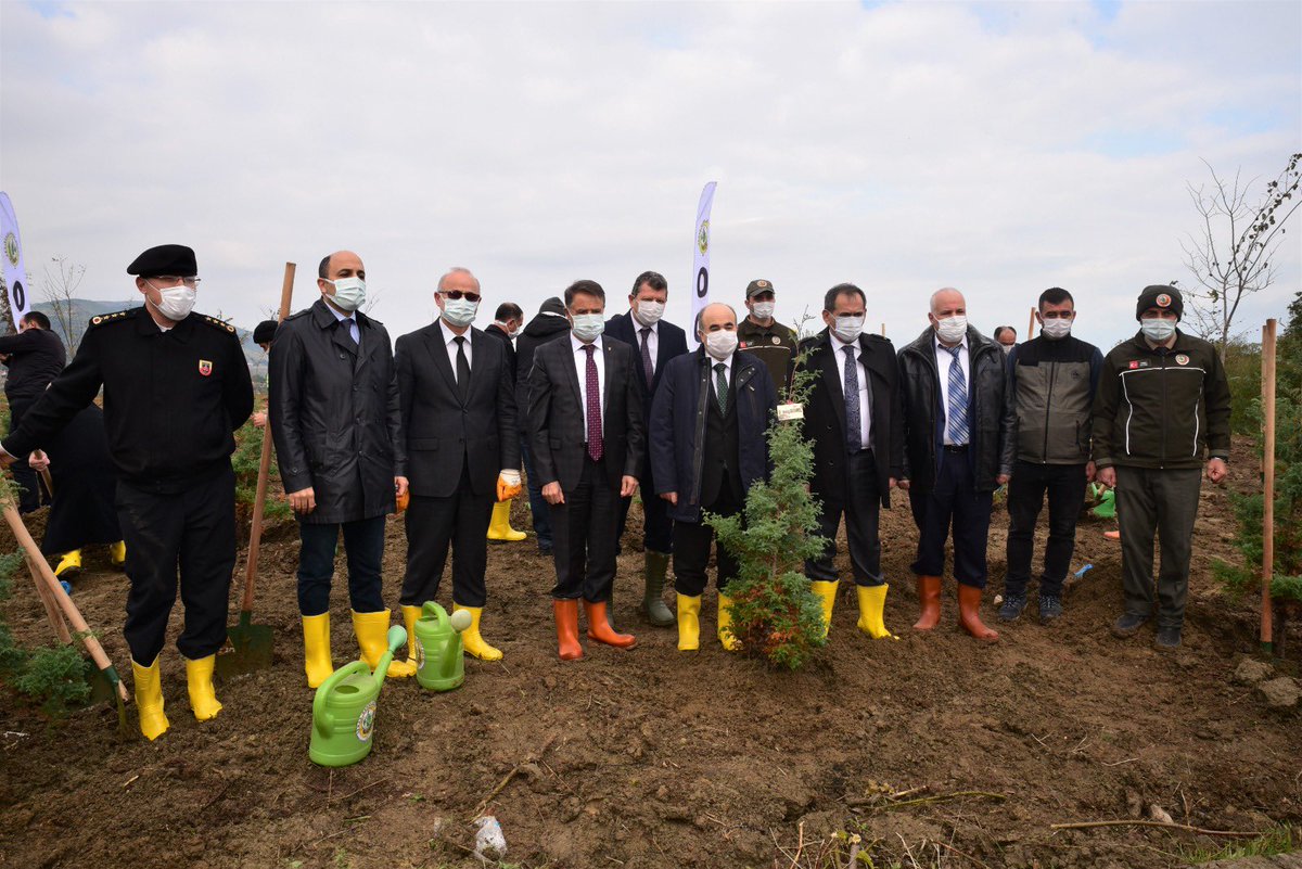 profdryavuzunal's tweet photo. Yarınlarımıza daha yeşil bir Türkiye için 11 Kasım 2020 Milli Ağaçlandırma Bayramı kapsamında Sağlık Çalışanlarına Vefa - Sağlık Çalışanları Hatıra Ormanına fidan dikimi etkinliğini üniversitemizde gerçekleştirdik. @zulkifdagli 
@mustafademirbsb 
@aydin_mahmut https://t.co/T160a0EUAm