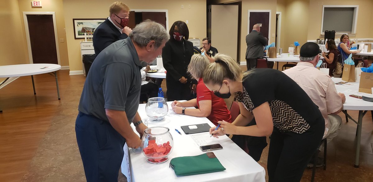 ealabamachamber's tweet photo. Full house on this Veterans Day at Biscuits and Business 

#columbusga #business #career #BuyLocal #chamber #chamberofcommerce #columbusga #fortbenning #fortmithchell #alabama #georgia #media #westgeorgia #colga #opelika #auburn #ShopLocal #phenixcityal #columbusgeorgia https://t.co/lN5eTIJot3