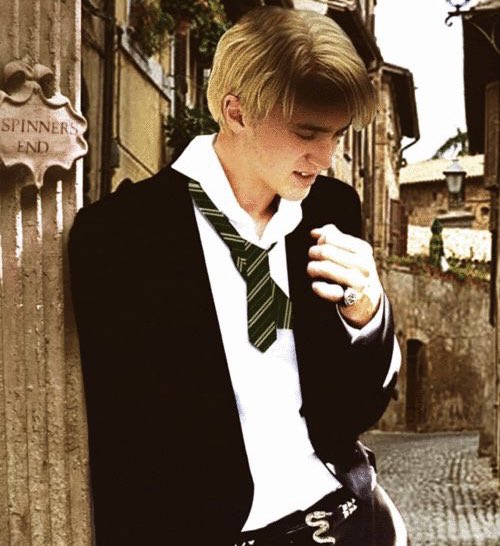 hcruciop's tweet image. “ 𝐃𝐎𝐑! “
— #drarry AU —

Berawal dari kata ‘ dor! ‘