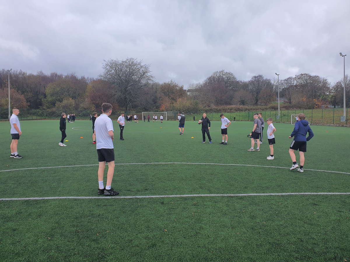 HeoldduRugby's tweet photo. Finally some rugby! Boys lucky enough to have the king of touch @GDavies75 lead the session. Awesome lesson and learnt some technical stuff ourselves 🏉 https://t.co/ybwxVWPCWh