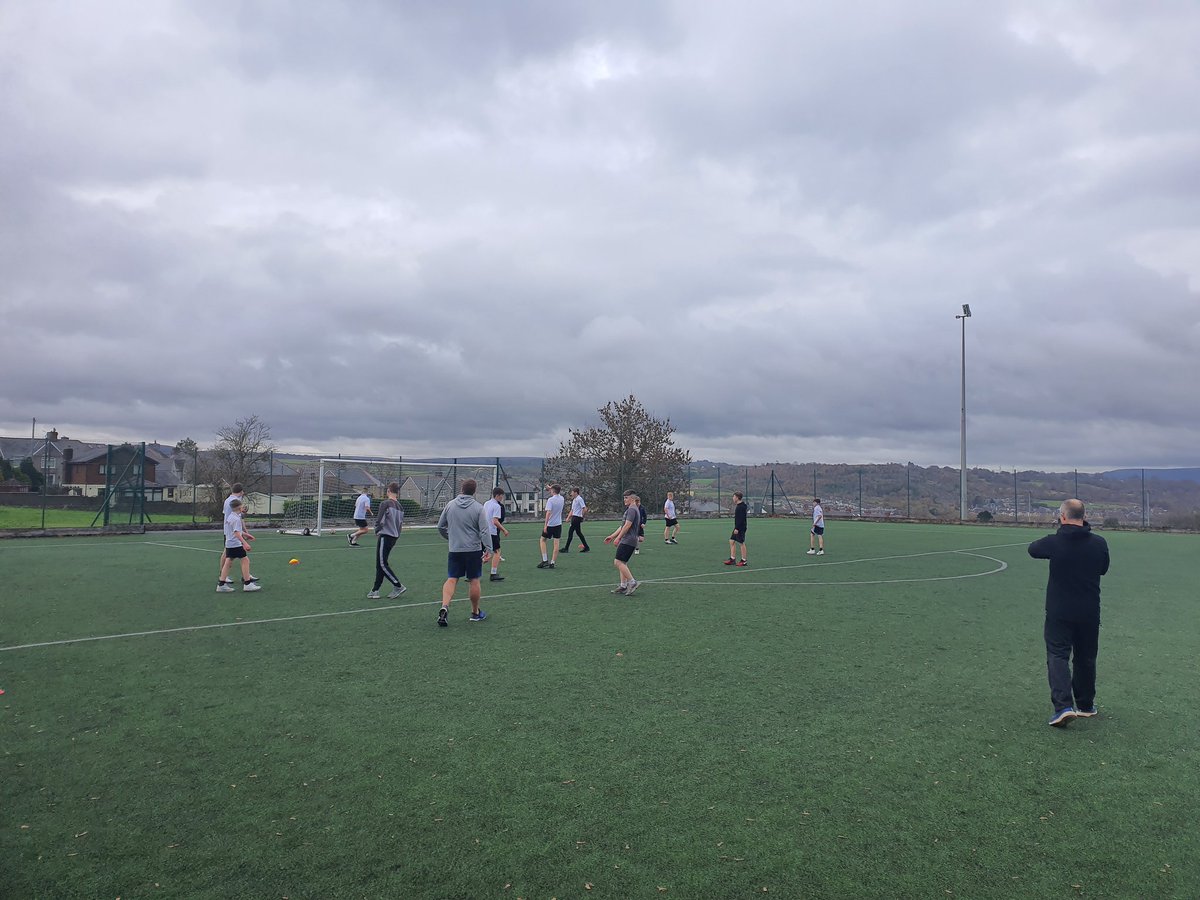 HeoldduRugby's tweet photo. Finally some rugby! Boys lucky enough to have the king of touch @GDavies75 lead the session. Awesome lesson and learnt some technical stuff ourselves 🏉 https://t.co/ybwxVWPCWh