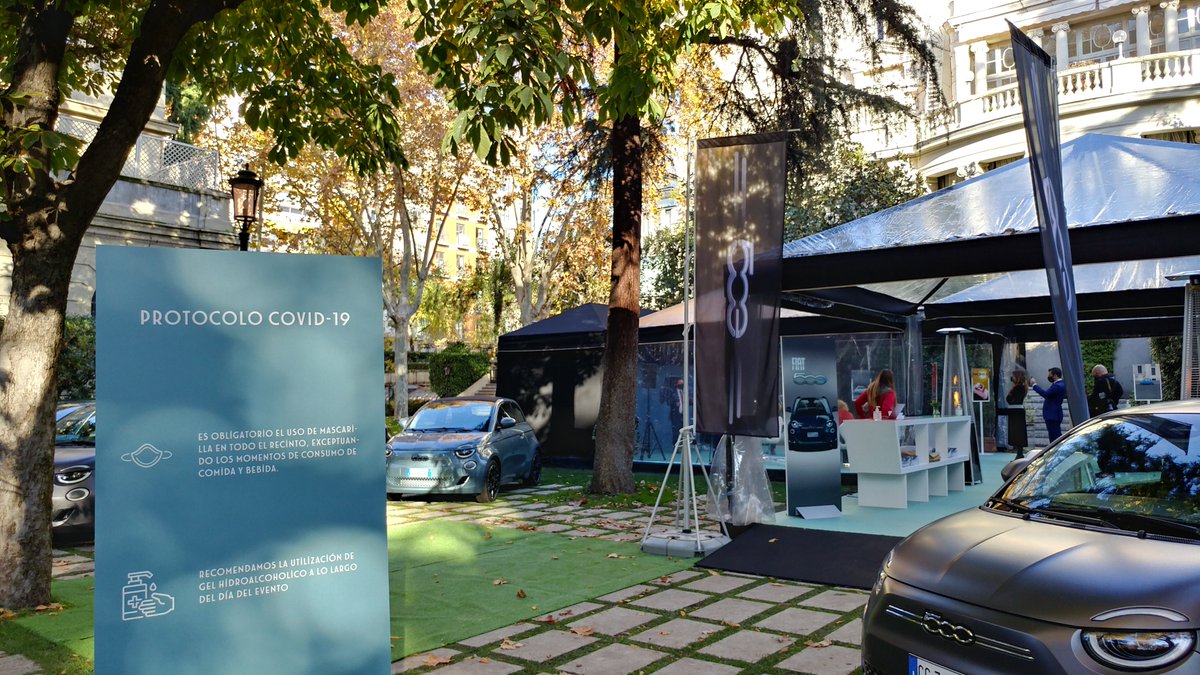 ItalyinSpain's tweet photo. Orgullosos de tener en los jardines de la Embajada de #Italia al nuevo #New500 que, en esta versión totalmente eléctrica y con cero emisiones, presenta una de las excelencias de #Fiat con el sello de la sostenibilidad y la green economy. #Pure500 #Nuevo500Eléctrico #FiatElectric https://t.co/S7mLZaGuYa