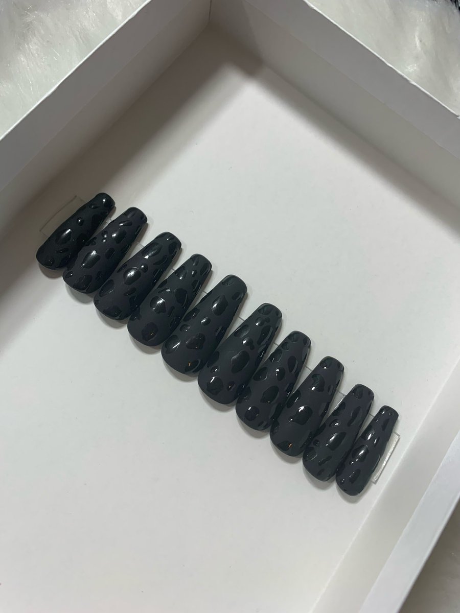 nailcandypress's tweet photo. MOOve over Doja Cat, there’s a new cow in town!! Custom “Got Milk?” set featuring a matte black base. 

🖤🐮🍬 💅🏿💅🏾💅🏽💅🏼💅🏻🖤

Like this post if you would rock this look!

#sweetset #candycoated #nailcandy #luxurypressons #pressonnails https://t.co/5fJV27Gbul