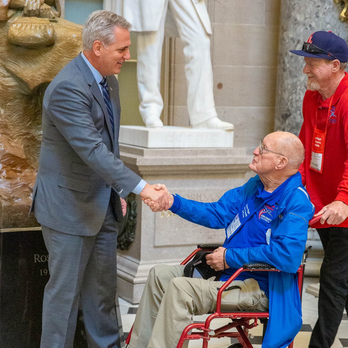 SpeakerMcCarthy's tweet image. RT if you agree that our veterans deserve our utmost respect and gratitude. THANK YOU to all who have served—and your families! 🇺🇸