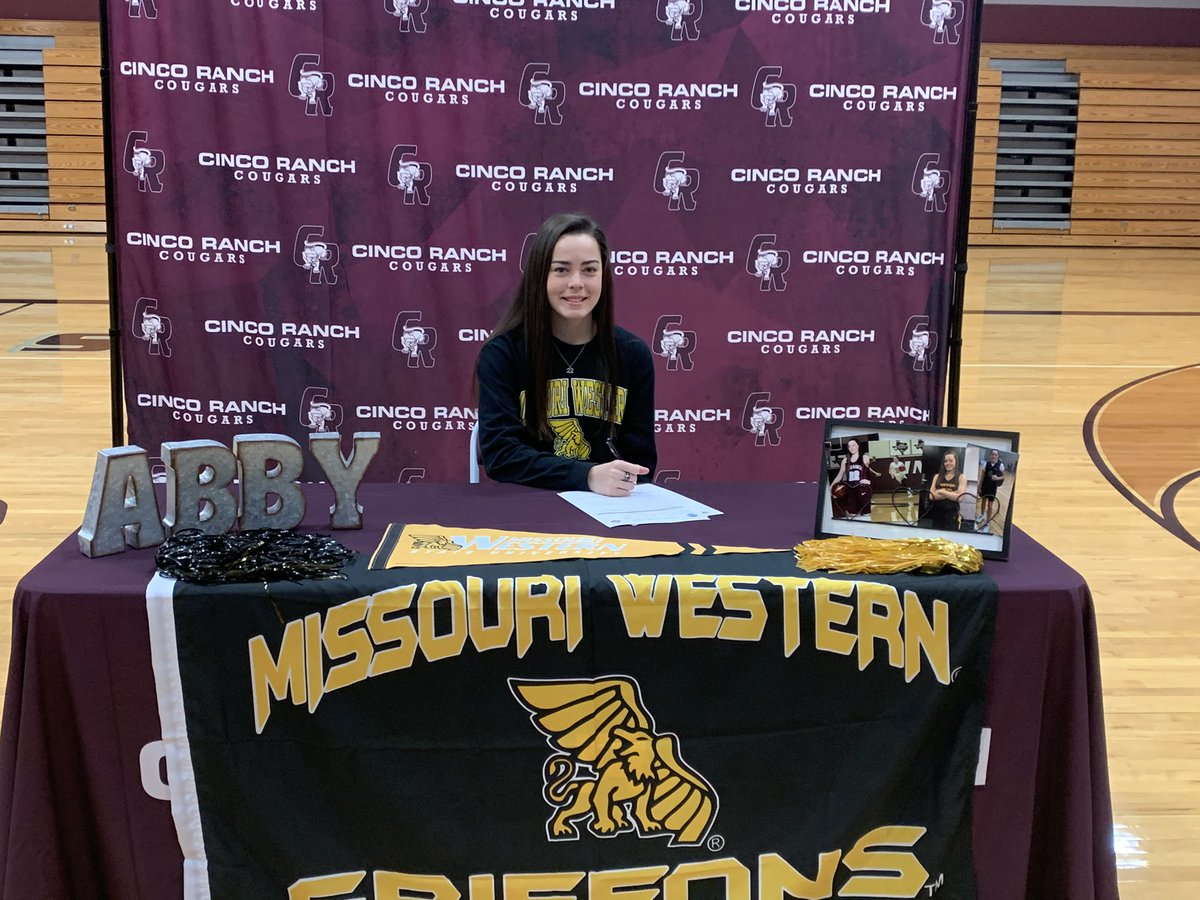 CincoGirlsHoops's tweet photo. Congratulations to Abby Bala for signing with Missouri Western this morning! We are so excited for you and can’t wait for all the good things to come next year! #cpoe #cougartogrffin https://t.co/Ax1w6CnBf0