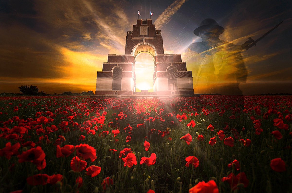 Today we remember those who have made the ultimate sacrifice. Thank you to all the veterans and current member of the <a href="/CanadianForces/">Canadian Armed Forces</a>. Niagara's Lincoln &amp; Welland Regiment has been actively serving since 1863 both overseas and domestically? #RemembranceDay