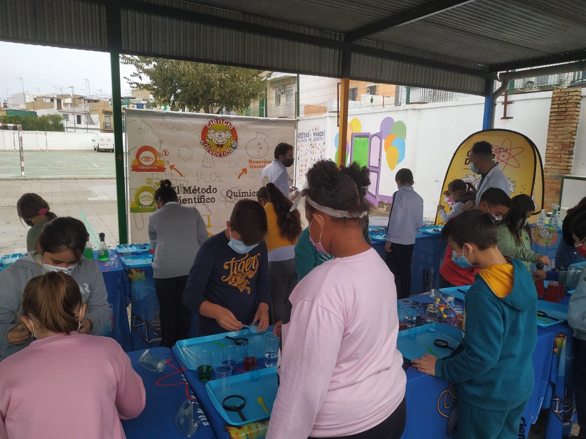 CD_SEVILLA's tweet photo. Semana de la Ciencia en los colegios de Sevilla y nuestro laboratorio itinerante "La Química del Planeta" se ha paseado por ellos para enseñarles los procesos internos de la Tierra. #cienciadivertida #quimicadelplaneta #semanadelaciencia https://t.co/o2xsv5Qqd6