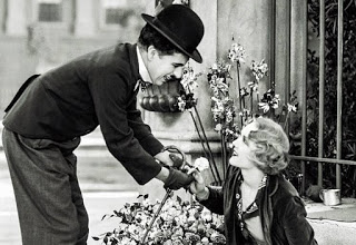 pillolediteatro's tweet photo. "Ci vuole un minuto 💘 per notare una persona speciale
un'ora per apprezzarla, 
un giorno per volerle bene, 
tutta una vita per dimenticarla😢"
#Chaplin #moviequotesbracket #versinlibertà https://t.co/vlLeKQOIK4