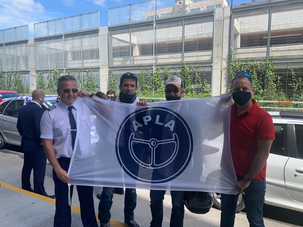APAERONAUTICOS's tweet photo. Los gremios aeronáuticos unidos por la continuidad laboral de todos lxs trabajadorxs.
#MeoniMoroniEstaEnSusManos
#AeronauticxsConTrabajoDigno 
@pablobiroapla @aplapilotos https://t.co/YmoXqVBnjQ
