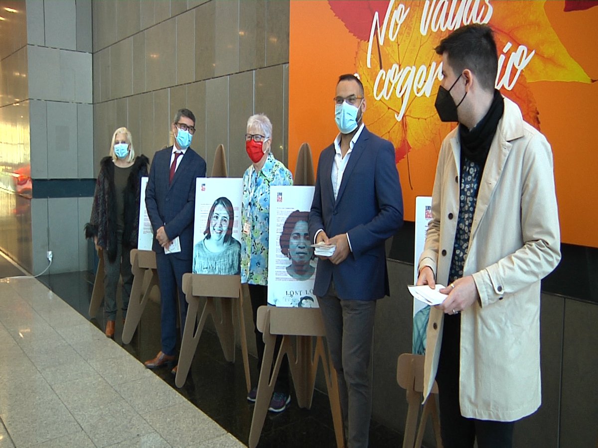 GuadaTV_TV's tweet photo. Una imagen no siempre vale más que mil palabras. Sobre todo si esa imagen nos lleva a caer en prejuicios. Esa es una de las máximas que refleja la exposición ‘Mil palabras’ de @CruzRojaGuada.  info en #GuadaTV: https://t.co/Fq973LoXkL @GuadalajaraAyto https://t.co/pbyRl7WnIb