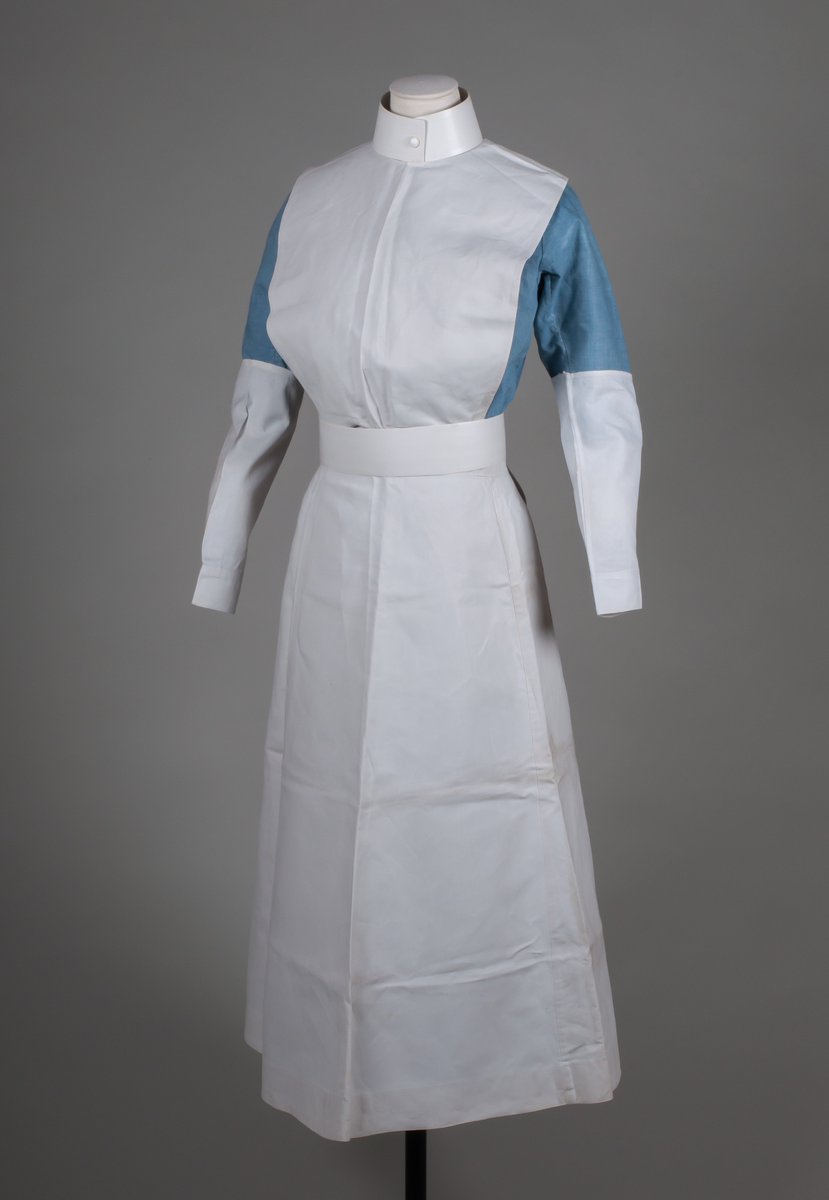 In 1919, Cavell’s body was given a memorial service at Westminster Abbey before being laid to rest in the grounds of  @Nrw_Cathedral, close to her birthplace. This nurse’s uniform belonged to Alice Ottaway, a student at  @NNUH who was part of the funeral procession.  #RemembranceDay  