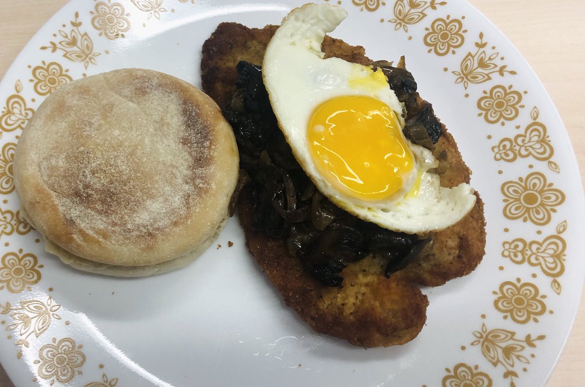 nelo_number2's tweet photo. Listening to a repeat of @RawMikeRichards on @sauga960am with a breakfast I believe mike would love, left over veal cutlet with sautéed onions 🧅 and a fried egg, all will go in this English muffin. #leftoversforbreakfast https://t.co/fHwZ5SR7aN