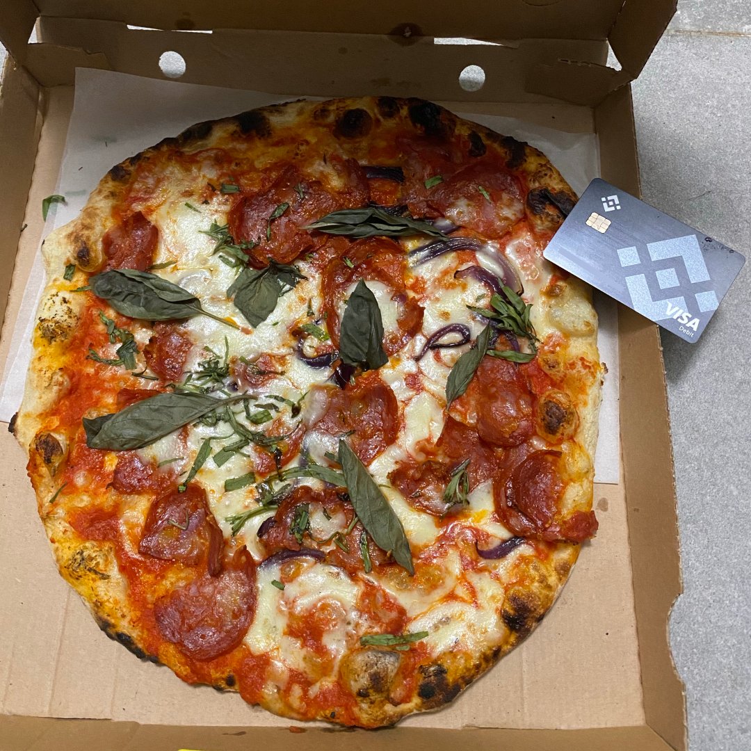 Buying a pizza with #BNB using #Binance Card 🚀

Want in? 

Apply for a card➡️ bit.ly/Get-Binance-Ca…