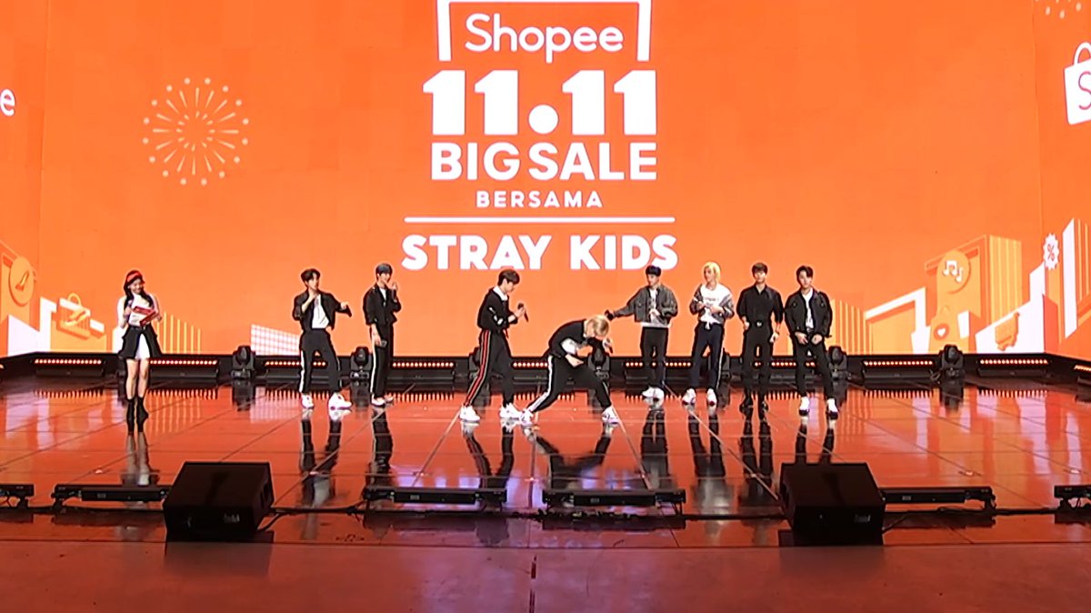 ShopeeID's tweet photo. Goyang Shopee bareng STRAY KIDS DIMULAI! 💓 Langsung aja ikutan di sini https://t.co/M3nyepm137 dan menangin YAMAHA ALL NEW N-MAX! 🥳 #1111ShopeeStrayKids #StayWithShopee https://t.co/zE0EG4zUIU