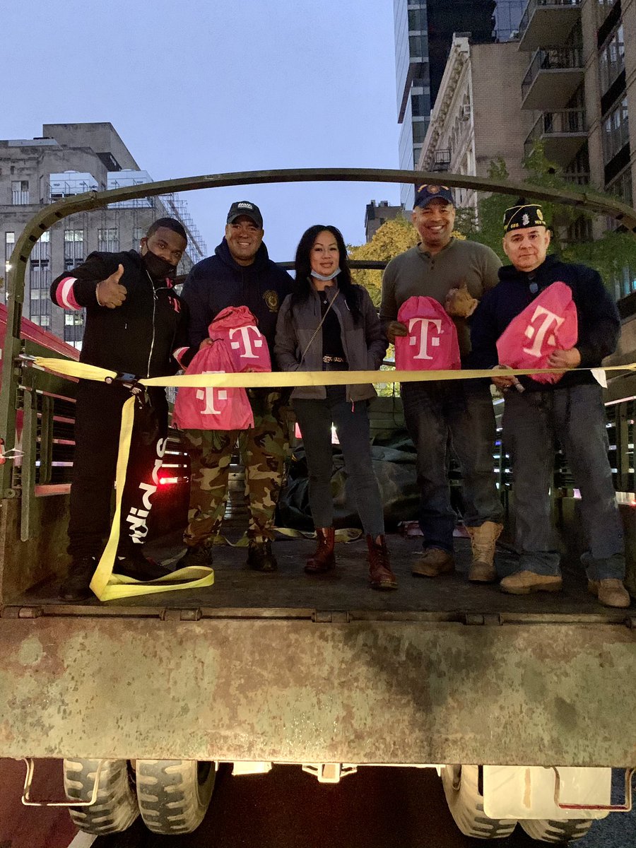 Happy Veterans Day from #NYC!! The parade may look different this year, but the support and gratitude to our fellow veterans remain the same ❤️💪🏽🇺🇸🇺🇸@TMobile #WeAreWithYou #MobilizeForService