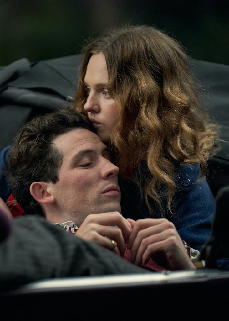 에바 휘송 감독(뱅 갱: 모던 러브 스토리, 태양의 소녀들)의 차기작 [Mothering Sunday] 첫 스틸. Translate post