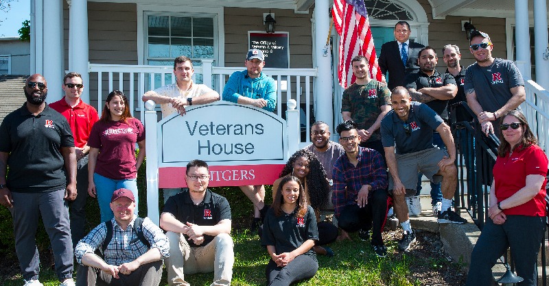 RutgersU's tweet photo. On #VeteransDay, and every day, Rutgers University is honored to teach, learn from, and work with the brave individuals who have served our country. Thank you for your service.

Learn how Rutgers supports our veterans and military-affiliated students.

#RutgersImpact