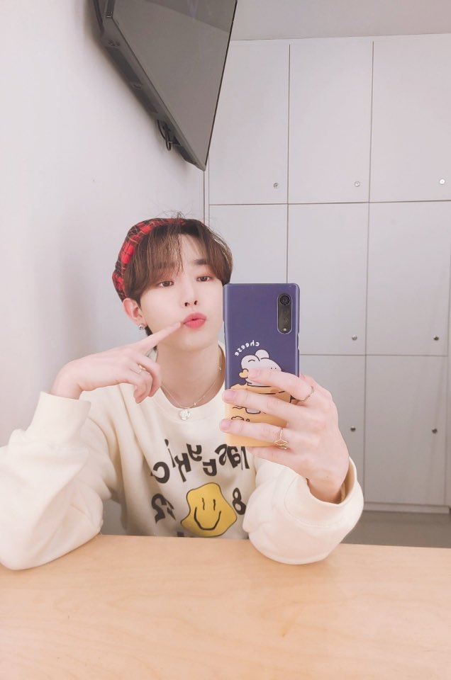 MYst_member's tweet photo. [#준태] 꽃받침 우~
#MYst #Juntae #모자 #영어로 #hat https://t.co/Sa7RihEvJQ