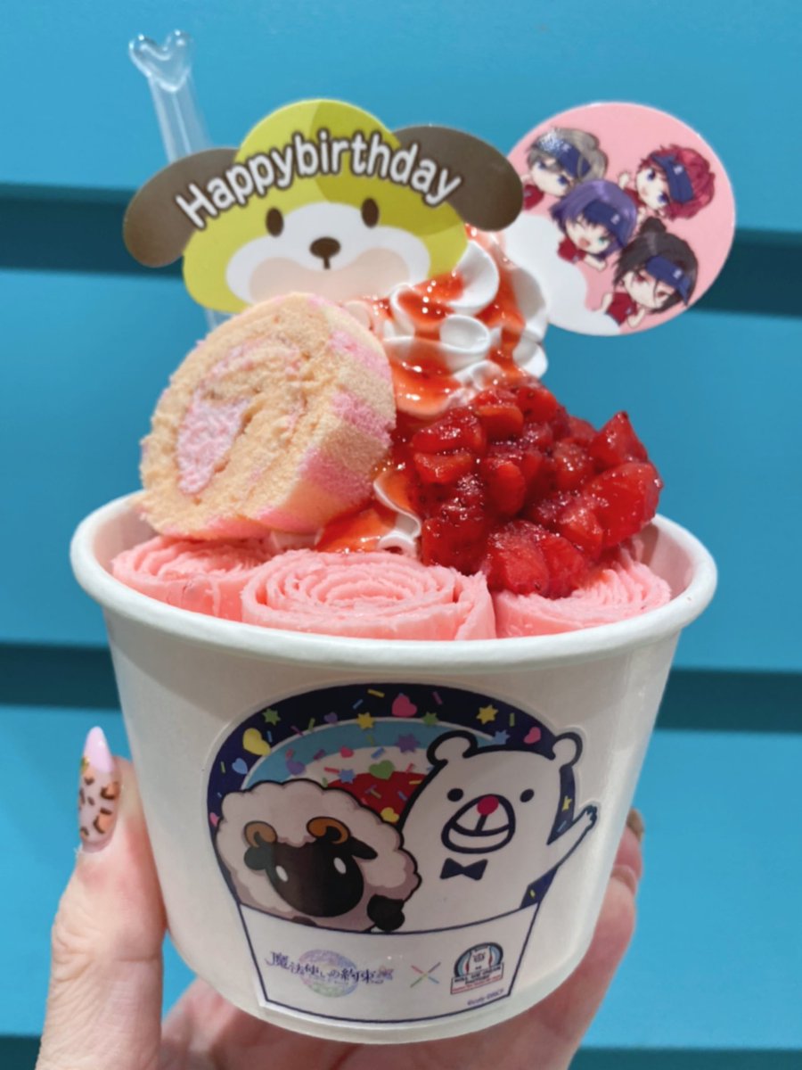 ロールアイスクリームファクトリー ４０種類以上のトッピングから 自由に可愛くカスタム出来ちゃう ロールアイスクリームファクトリー メニュー表でもご紹介していますが お誕生日のお祝いでご来店のお客様には バースデーピックのサービスもご用意