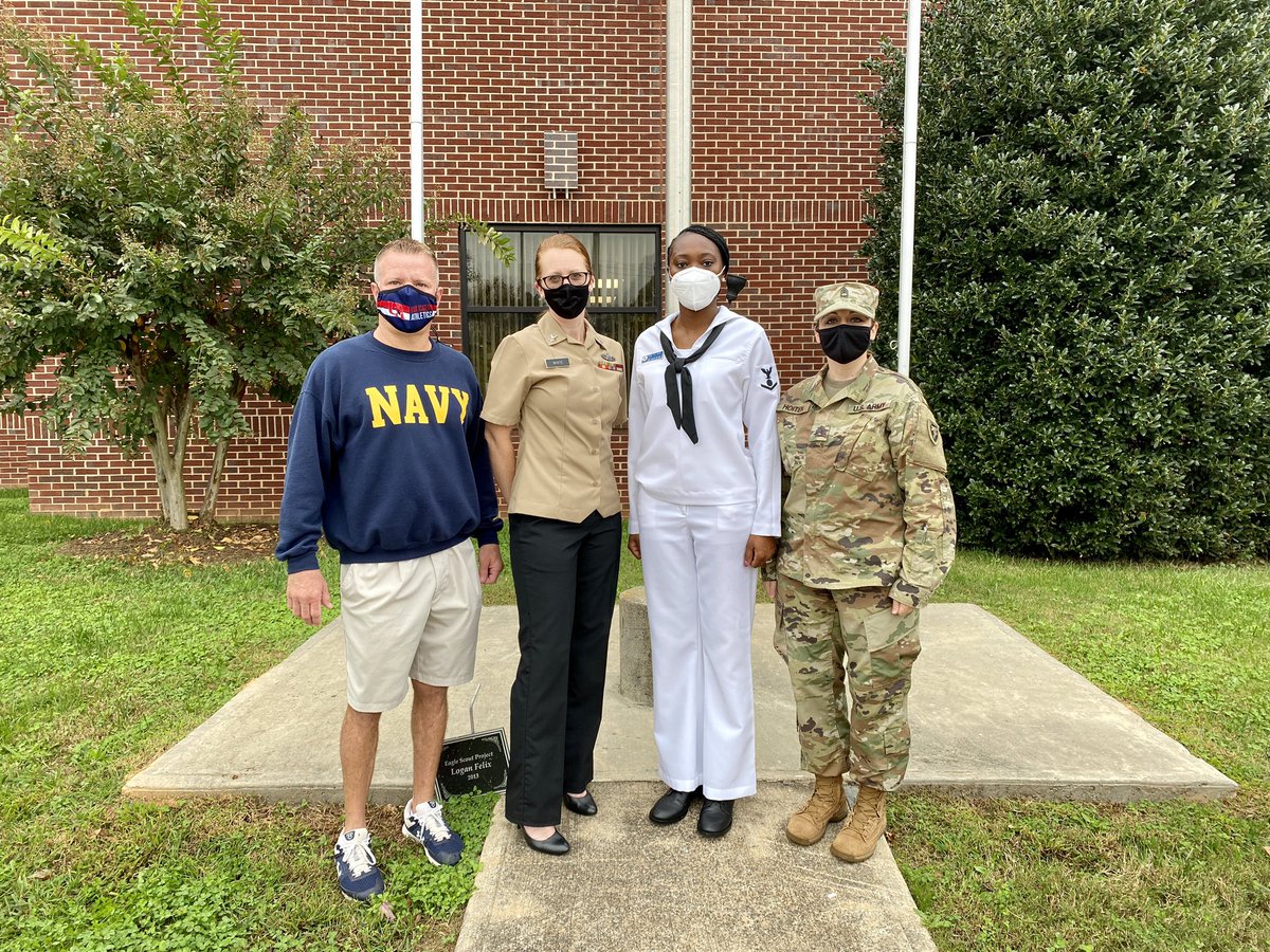 UAcharterschool's tweet photo. Thank you to our veterans for your sacrifice and service. We appreciate you! #VeteransDay2020 #ThankAVeteran #UAserves @UAathletics @JZUAHS https://t.co/65ZjRaDMhJ