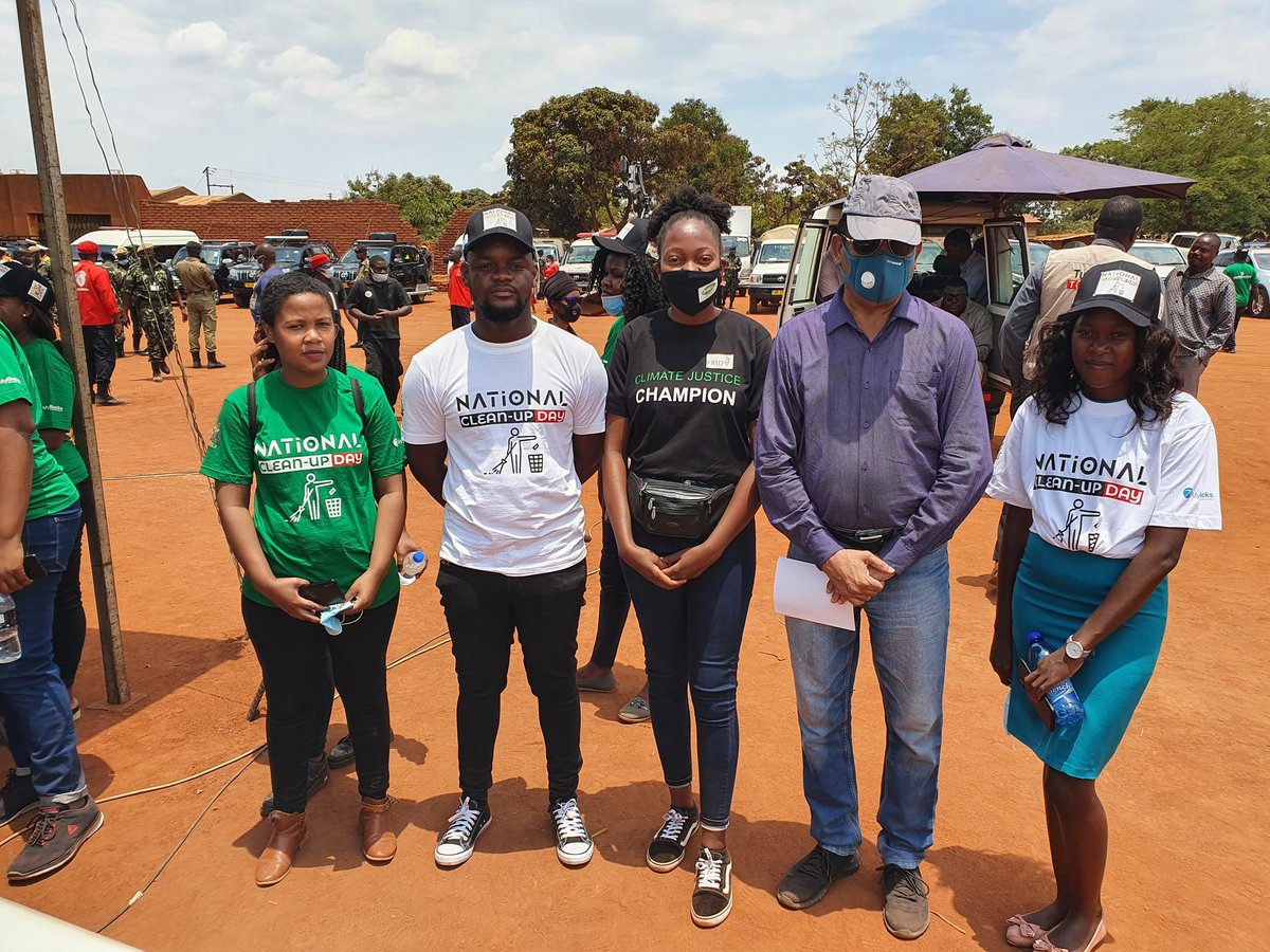 ThembaThellz's tweet photo. A Clean Environment is My right and My Responsibility.  #KeepMalawiClean https://t.co/l7Jlql1rf7