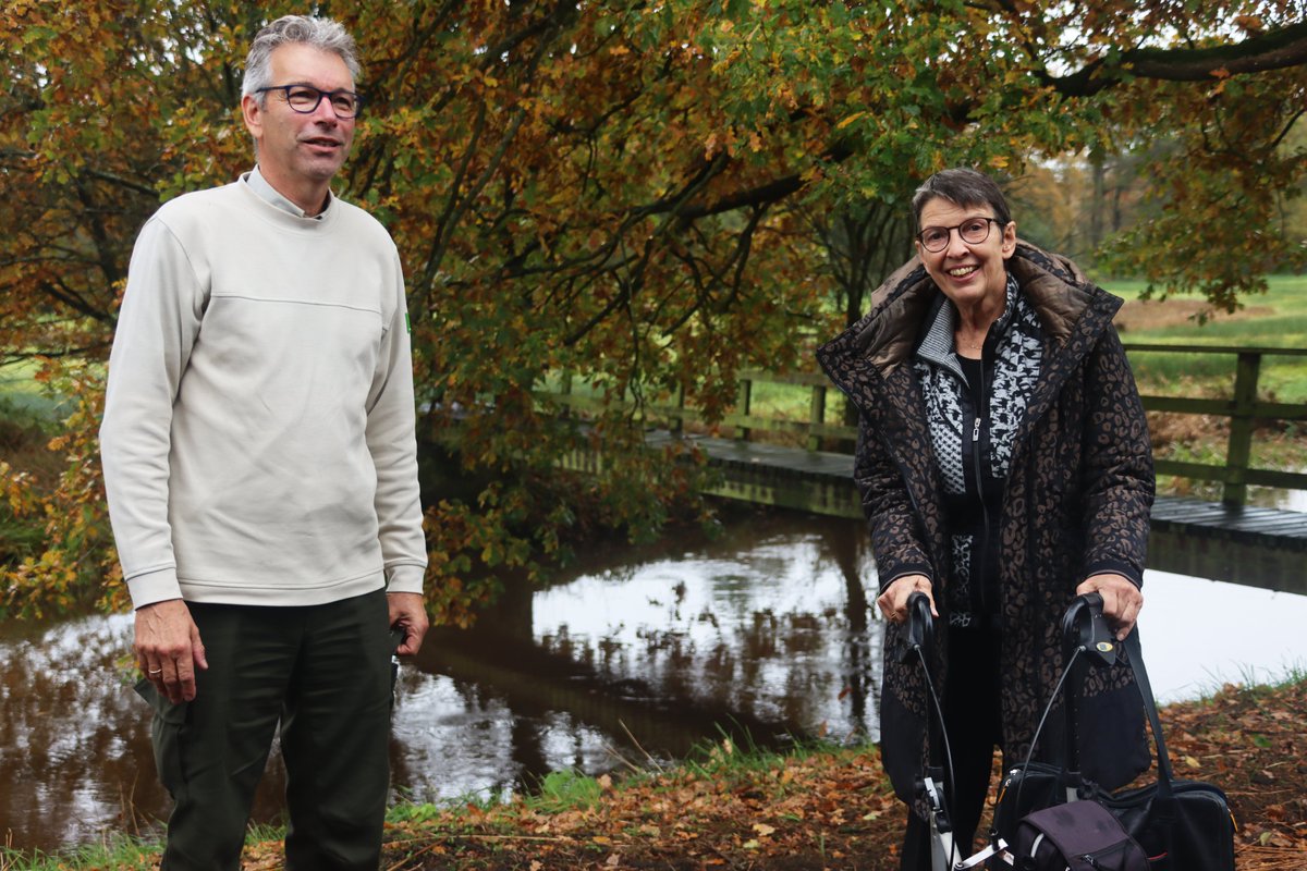 Onlangs bezocht <a href="/CdkDrenthe/">CvdK Jetta Klijnsma</a> Jetta Klijnsma boswachter Kees van Son. Ze spraken over natuurrecreatie in coronatijd. 'Er is in Drenthe zoveel moois te vinden vlakbij huis, waar je niet zoveel mensen tegenkomt. Ga dat eens verkennen.' Lees meer ➡️ bit.ly/2GW9YCc