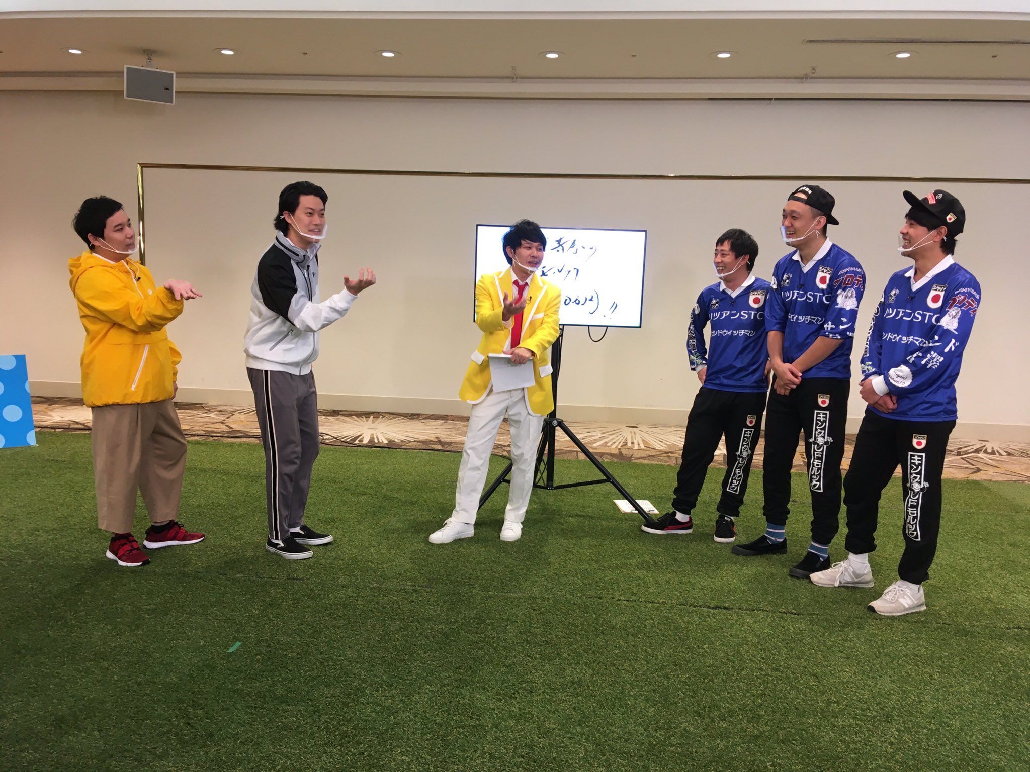 さらば青春の光 森田哲矢さんはtwitterを使っています 今日の収録にとうとうこいつらが来ました 一方的にボコボコにするはずがかなりの死闘になりました お楽しみに モルック勝ったら10万円 霜降り明星 T Co Dfjkhe8ecx Twitter