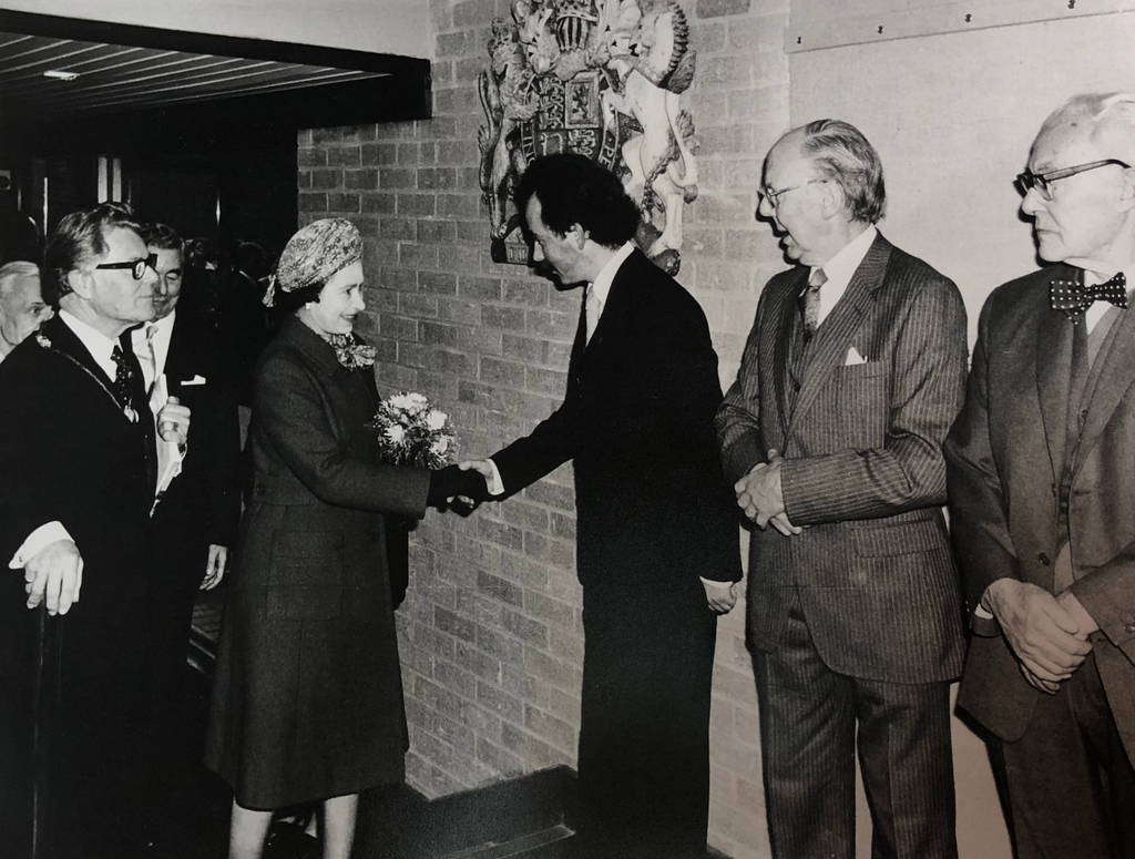 re_printmakers's tweet image. Wishing @BanksideGallery a very happy 40th birthday today!⁠
The gallery, on the southbank of the Thames, has been home to the RE and @RWS_Art since 1980.⁠
40 years ago today it was opened by Her Majesty The Queen 
.⁠
#banksidegallery #40 years