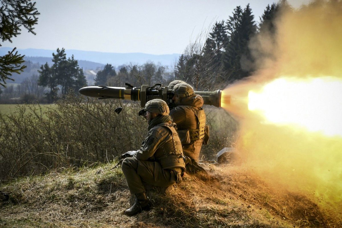 DritteV's tweet photo. #DieDritte - das #Jägerbataillon19 ist ein weiterer moderner Kampfverband der #3Jägerbrigade. Das Bataillon ist in der modernsten Kaserne Österreichs - der Montecuccoli Kaserne - in der burgenländischen Stadt Güssing beheimatet.
#Bundesheer #3JgBrig #DritteVorwärts #JgB19 https://t.co/X674pRfazZ