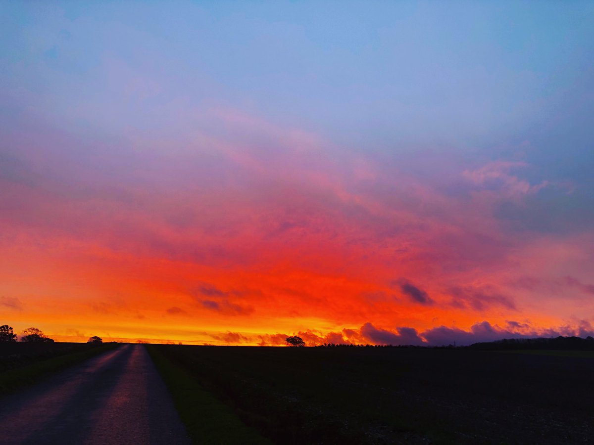 Midhants's tweet photo. The sky this morning at New Farm, Pickaxe Lane, RG29 1SH

Open and available for aggregate collections. 
Call for a quote today 01256 861016 https://t.co/5aSmLwXVcp